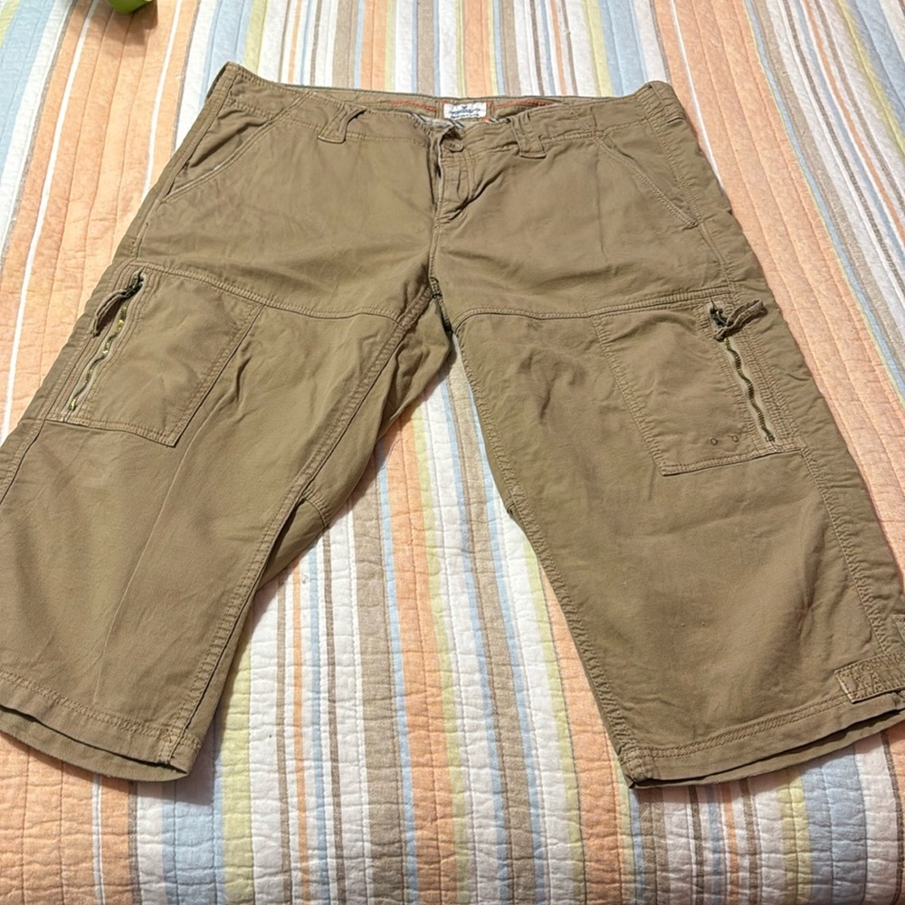 American eagle capris